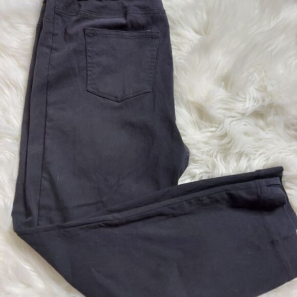 Soft Surroundings Black Capri pants - Picture 9 of 9